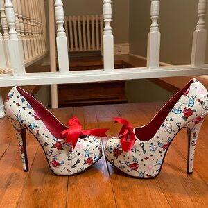 Pin-up Size 6 Tattoo Print heels